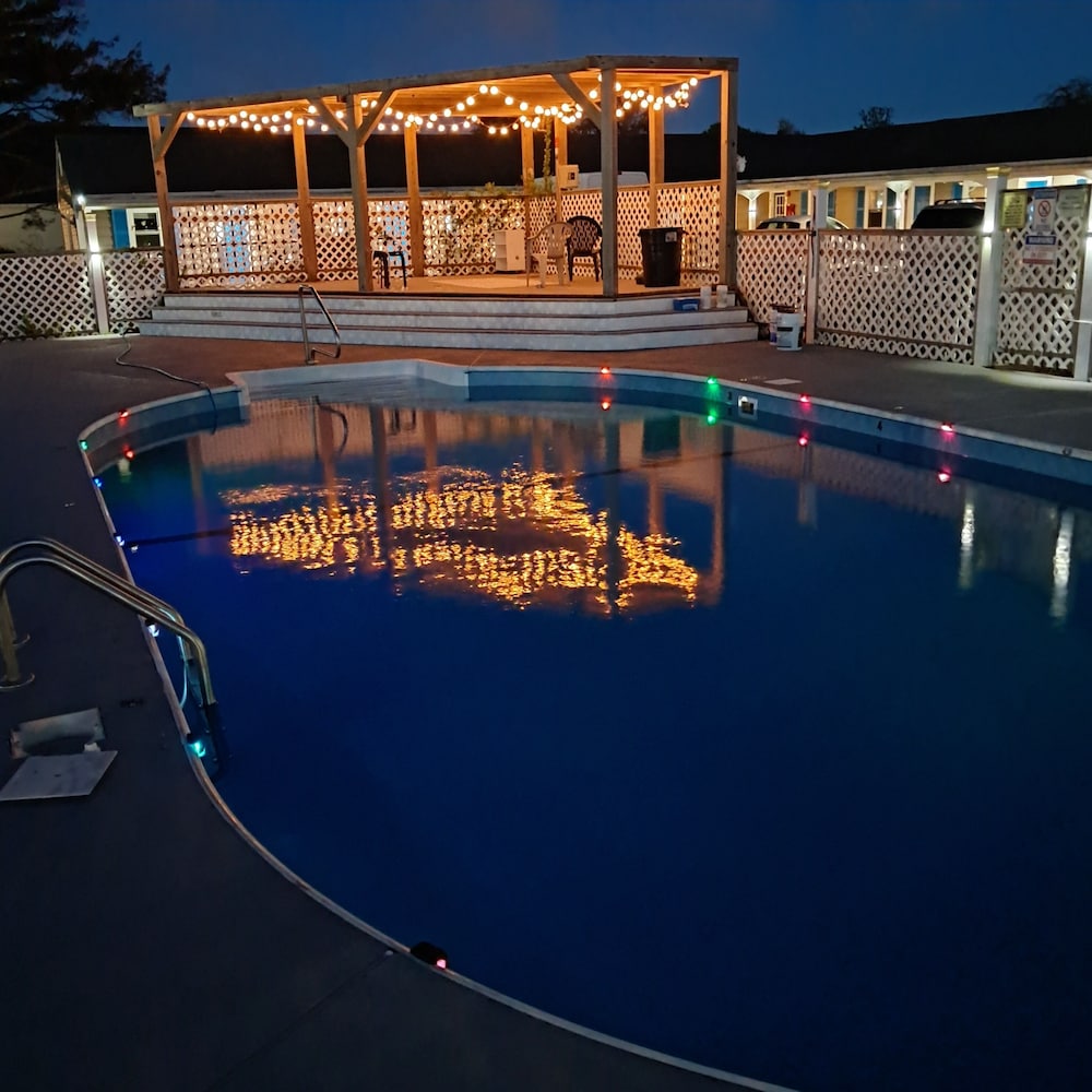 Jonathan Edwards Motel - photo 31