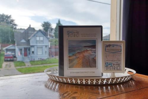 #StayinMyDistrict Historic Apartment Near Downtown — 4-Star Luxury Hotel in Coos Bay, United States