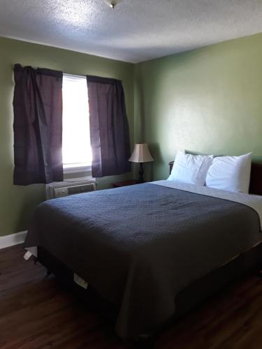 Eddy's Motel - photo 12