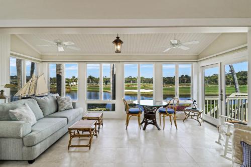 Fairway One Villa Golf & Lagoon Views Walk to Beach Club — 4-Star Luxury Hotel in Hilton Head Island, United States