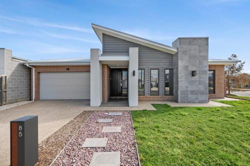 Enjoy Coastal Bliss the Ideal Family Home — 4-Star Luxury Hotel in Ocean Grove, Australia