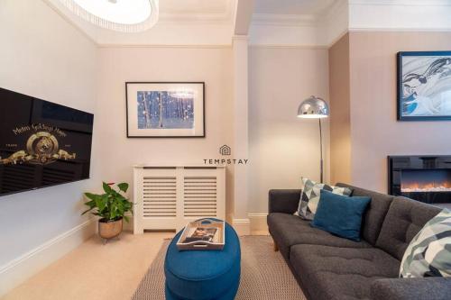 5 Min To Castle & Shops Charming Character Home — 4-Star Luxury Hotel in Windsor, United Kingdom