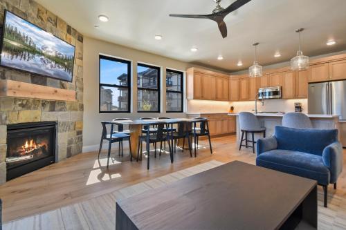 Mayflower Lakeside B5 104 in Heber, United States