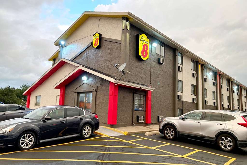 Super 8 by Wyndham Cedar Rapids - photo 7