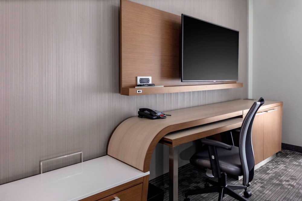 Courtyard by Marriott East Lansing Okemos - photo 59