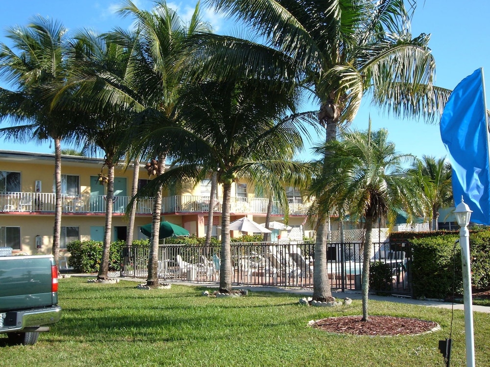Hideaway Waterfront Resort & Hotel - photo 42