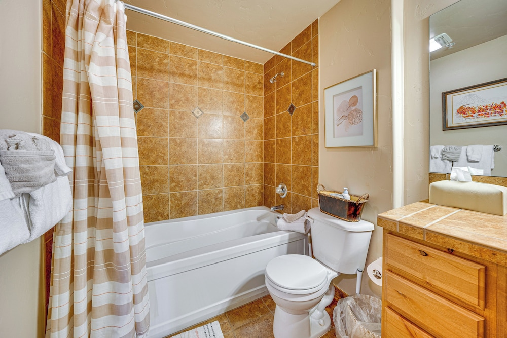 6 Mi to Winter Park Resort Townhome with Hot Tub - photo 22