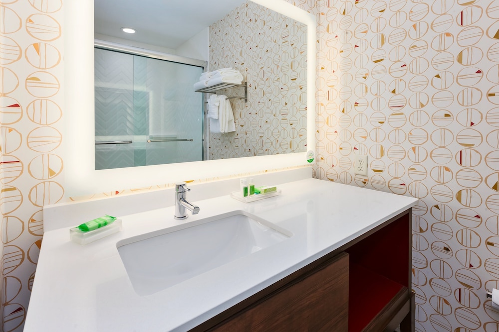 Holiday Inn & Suites Toledo Southwest Perrysburg by IHG - photo 19