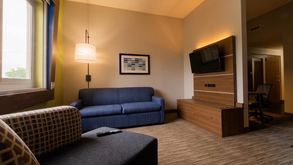 Holiday Inn Express Hotel and Suites Mankato East by IHG - photo 35