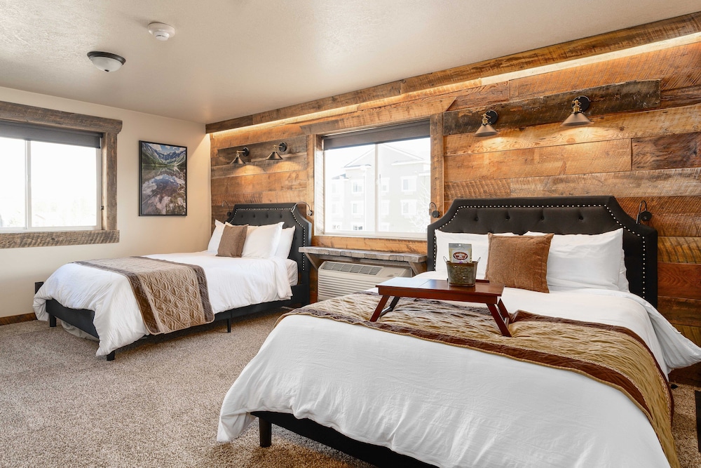 The Adventure Inn Yellowstone - photo 13