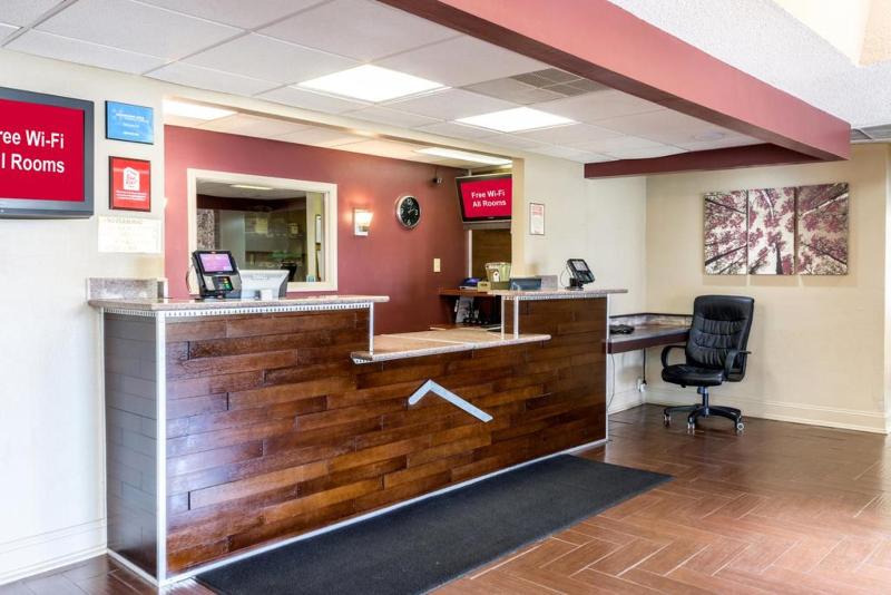 Days Inn by Wyndham Muskegon - photo 11