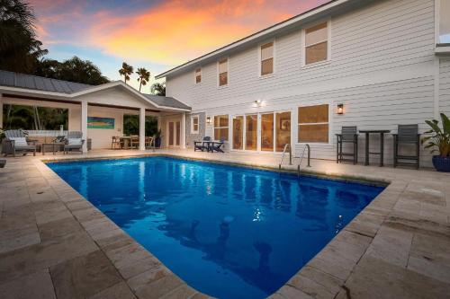 Take Me Away in Holmes Beach, United States