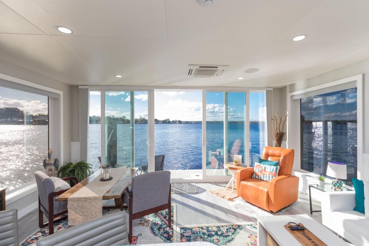 New Floating Luxury Unique Houseboat Retreat 19229811 — Fleming Island