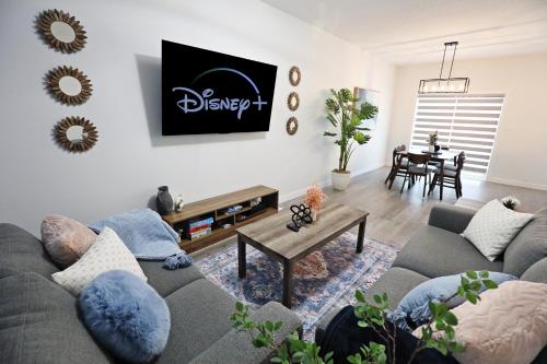 Beautiful Home With 4 King Beds Airport Disney — 4-Star Luxury Hotel in Edmonton, Canada