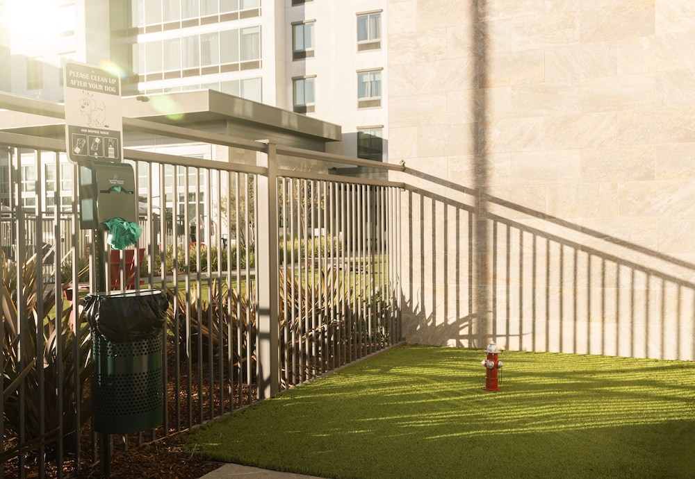Hampton Inn Long Beach Airport - photo 35