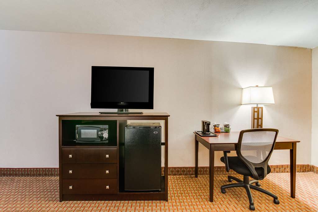 Clarion Hotel Convention Center - photo 16