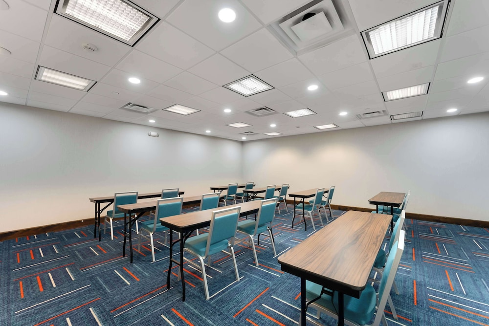 Hampton Inn Milford - photo 38