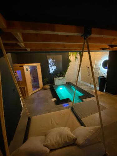 Pasithéa Loft Spa Privatif in Calais, France