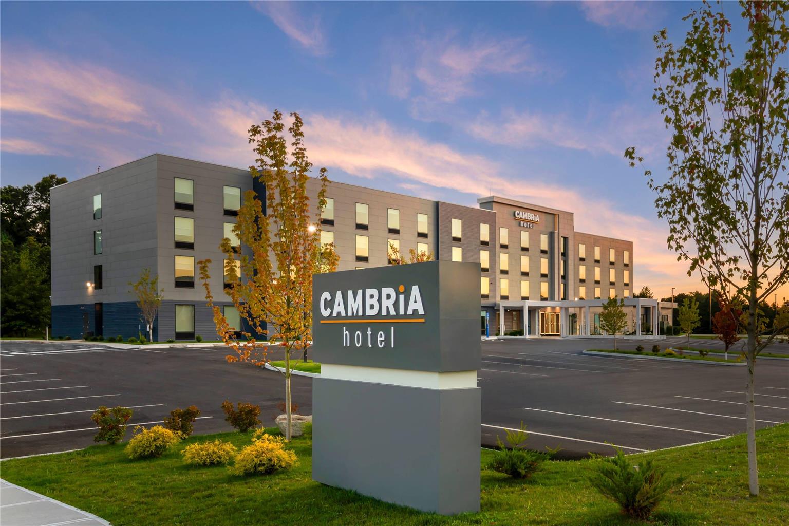 Cambria Hotel Suites Plymouth — Plymouth