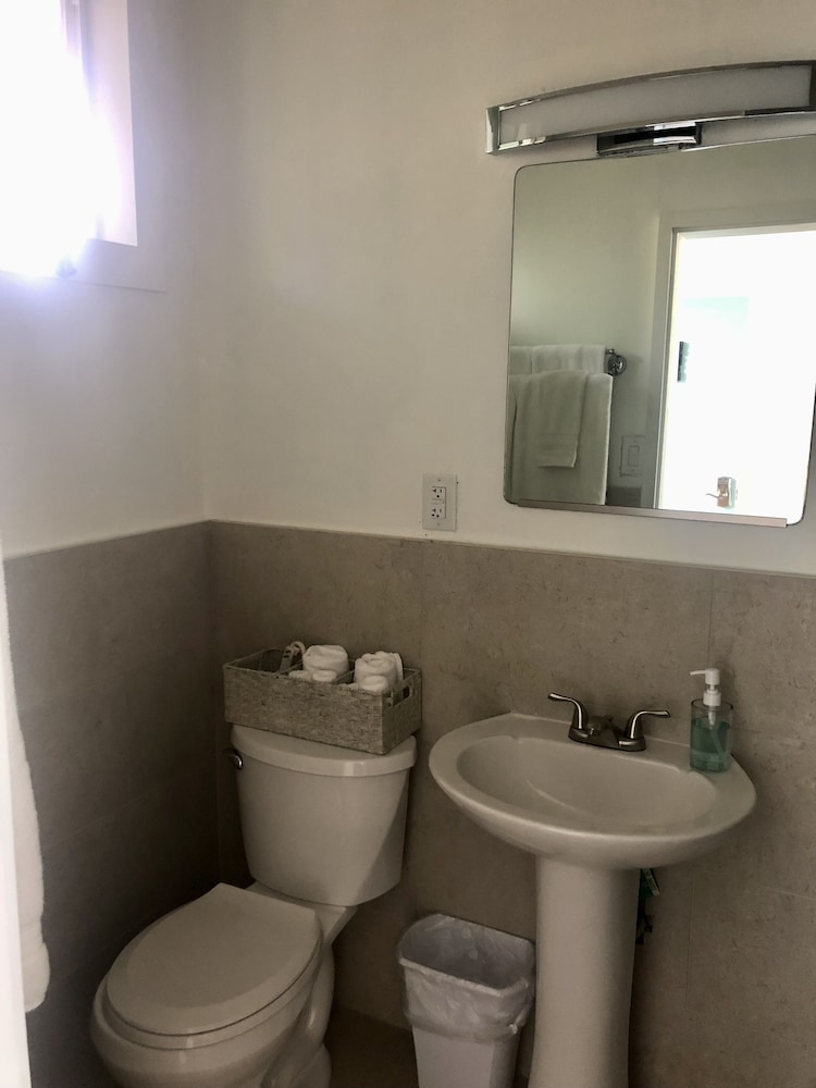 Kona Tiki Hotel - photo 39