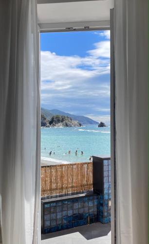 Benvenuto Beach House — 4-Star Luxury Hotel in Monterosso Al Mare, Italy