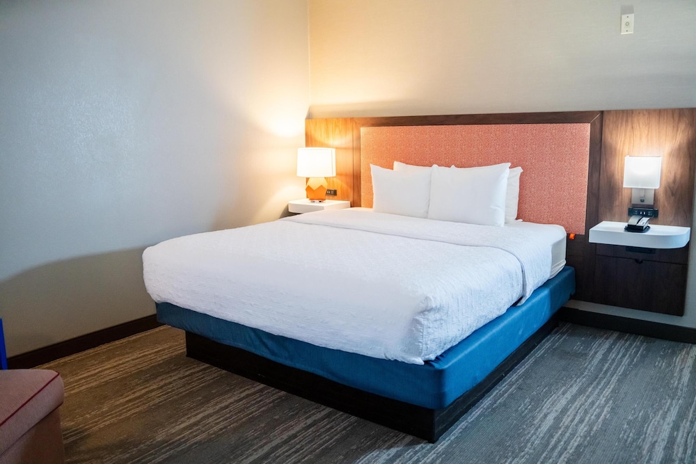 Hampton Inn Gonzales - photo 8