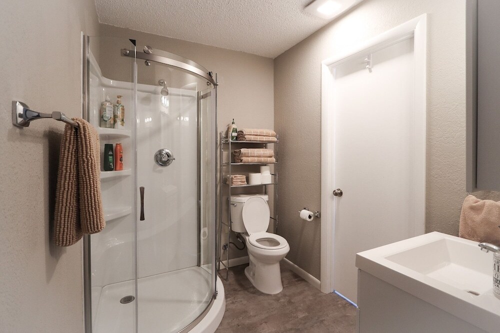 Downtown Granby Retreat & Spa - photo 7