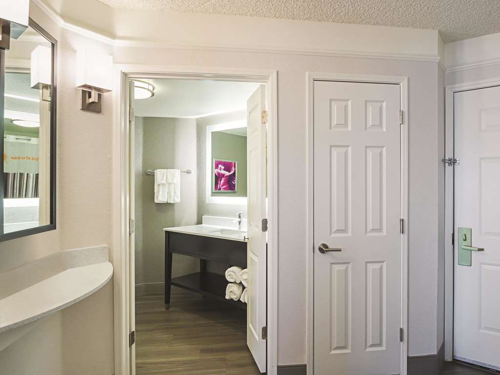 La Quinta Inn & Suites by Wyndham Denver Tech Center - photo 24
