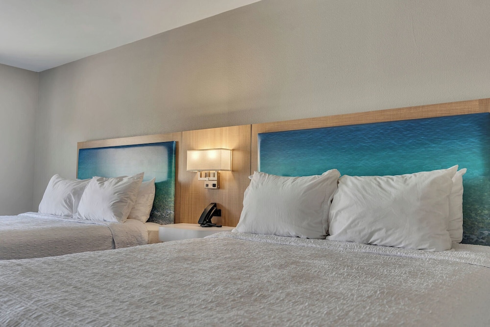 Holiday Inn Express and Suites Destin Miramar Beach by IHG - photo 10