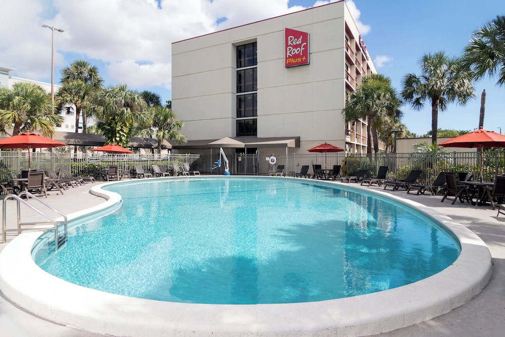 Red Roof Inn PLUS Miami Airport - photo 18