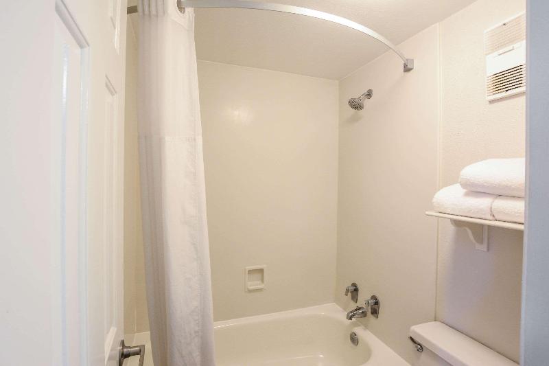 Quality Inn & Suites North Charleston Ashley Phosphate - photo 25