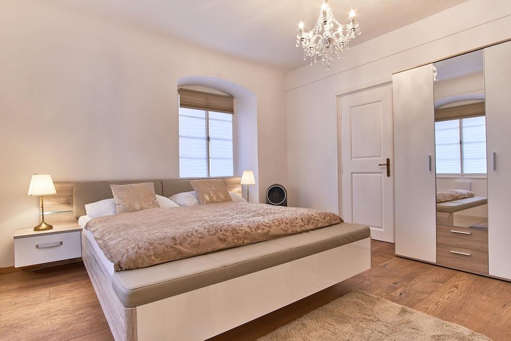 Charles Bridge Royal Apartment — 4-Star Luxury Hotel in Prague, Czech Republic