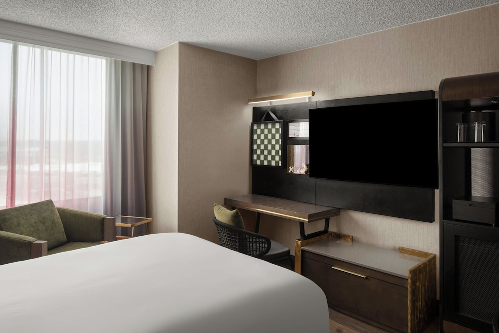 Renaissance Chicago North Shore Hotel - photo 31