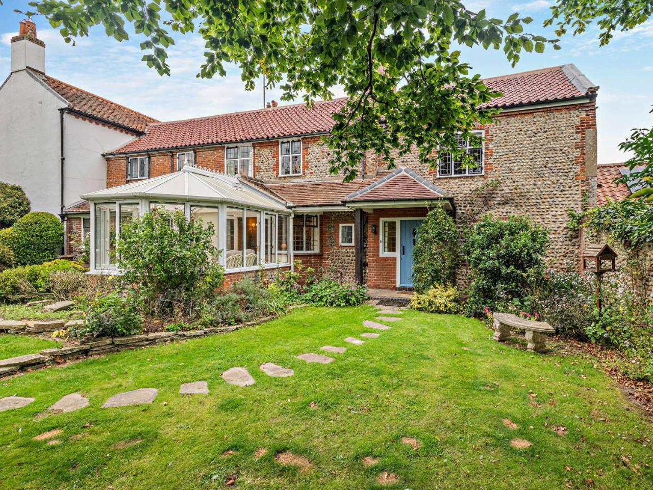 3 Bed in Norwich oc 90398 — 4-Star Luxury Hotel in Mundesley, United Kingdom