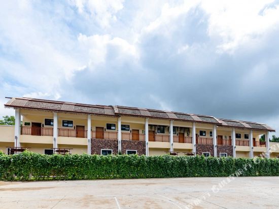 Floral Hotel Baoting Guoguo’s home stay in Baocheng, People's Republic of China