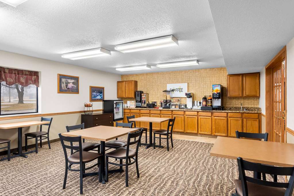 Super 8 by Wyndham Oelwein - photo 12