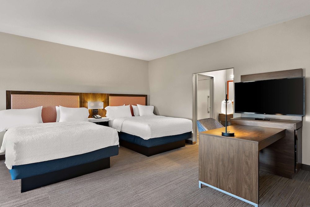 Hampton Inn & Suites by Hilton Petoskey - photo 10