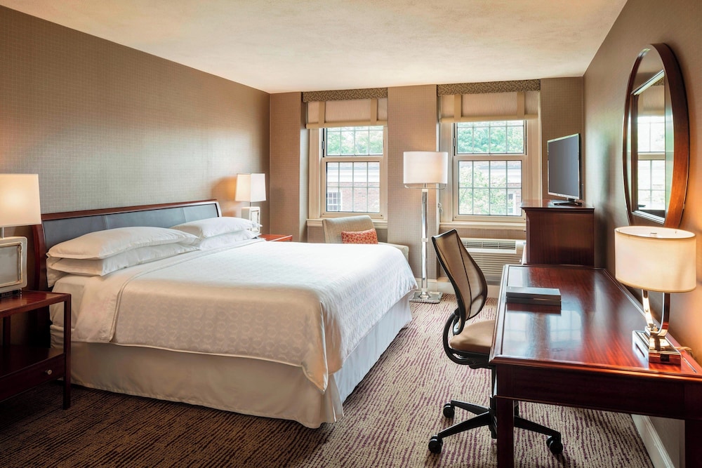 Sheraton Commander Hotel - photo 18