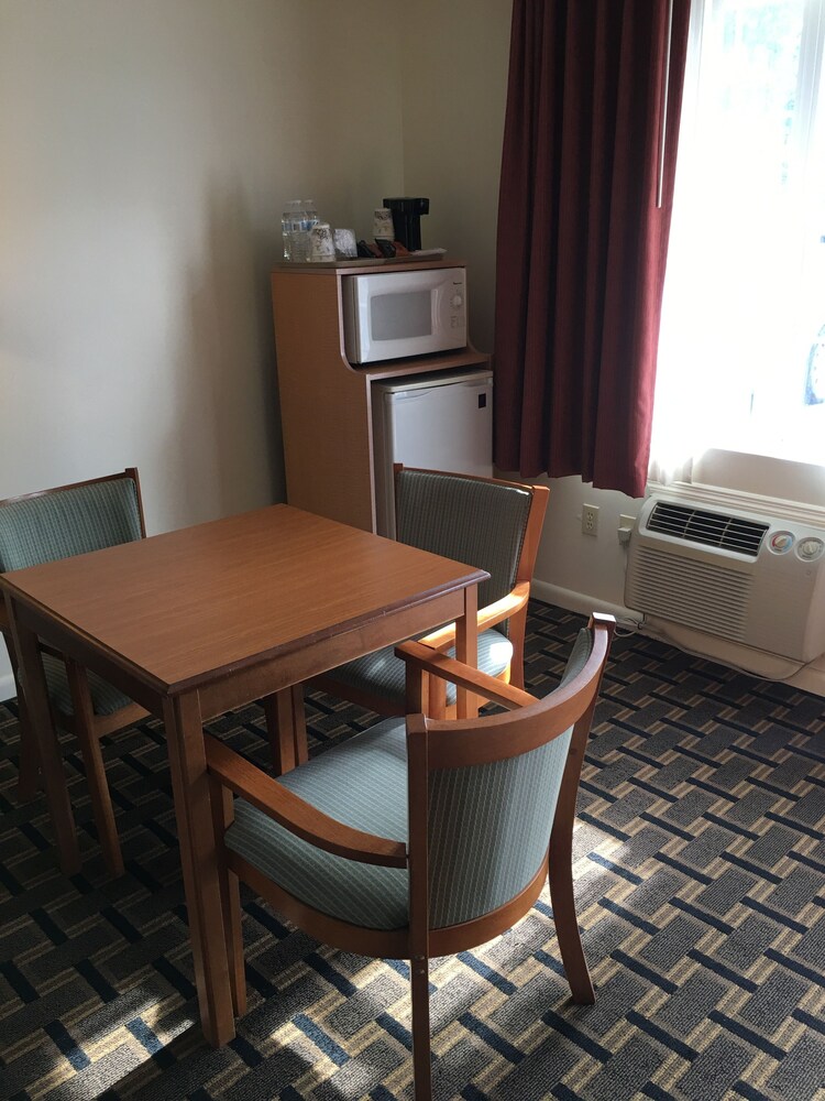 Red Carpet Inn & Suites Cooperstown - photo 8