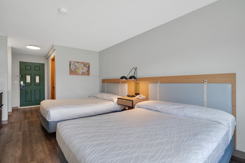 Garibaldi Inn at the Bay - photo 16