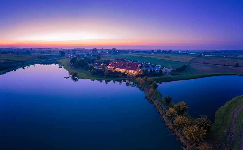Dwór Bogucin Hotel & Restauracja — hotel in Garbow