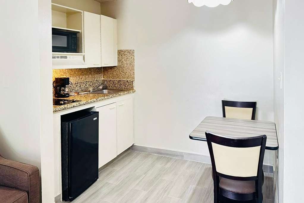 Suburban Extended Stay Abercorn - photo 30