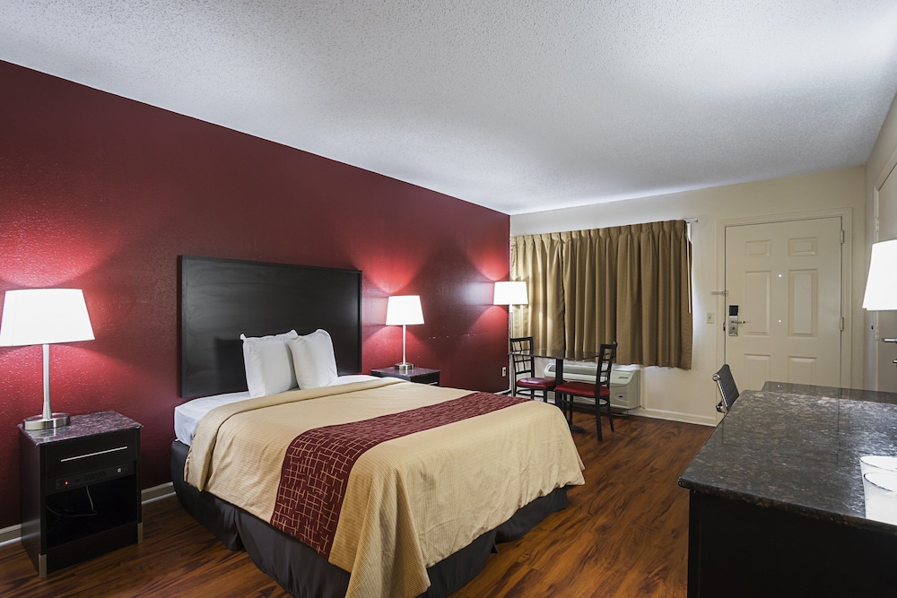 Red Roof Inn & Suites Scottsboro - photo 20