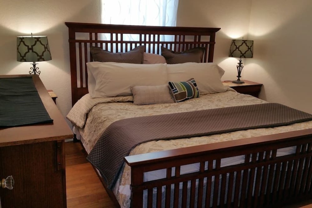 Spanish Craftsman Smarthouse 2 Baths - photo 6