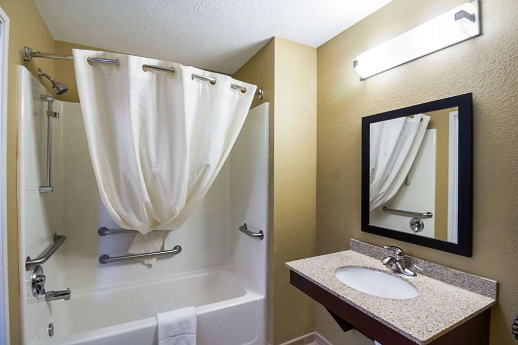 MainStay Suites Fargo I 94 Medical Center - photo 8