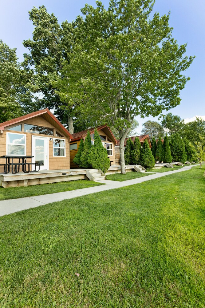 Edinboro Lake Resort Cabins - photo 117
