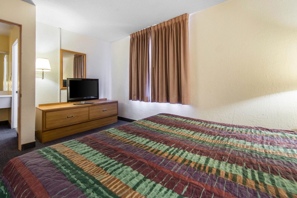 Rodeway Inn & Suites Colorado Springs CO - photo 17