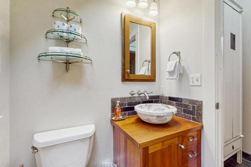 Serene Redwood Retreat - photo 21