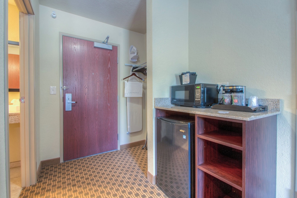 Cobblestone Inn & Suites Wray - photo 9