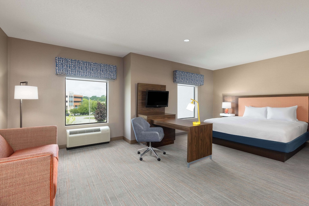 Hampton Inn & Suites Harrisburg North - photo 5